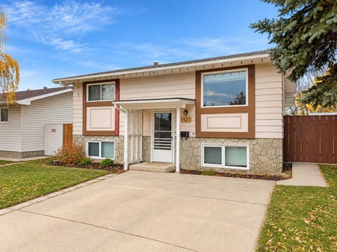 Photo of 1521 19 Avenue N, Lethbridge, AB T1H 4W2 (MLS # A2353643)