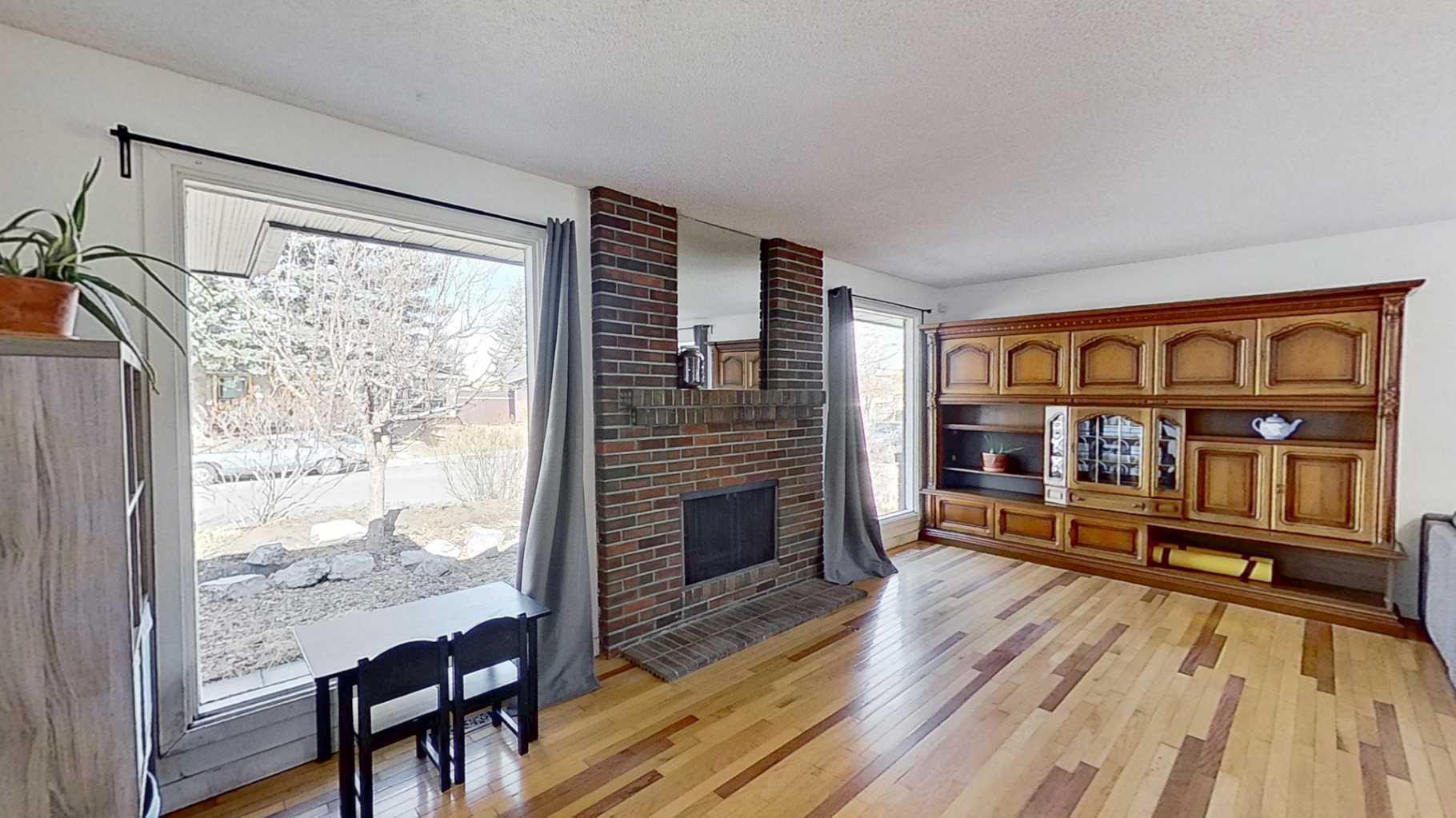 315 Pinecrest Crescent NE