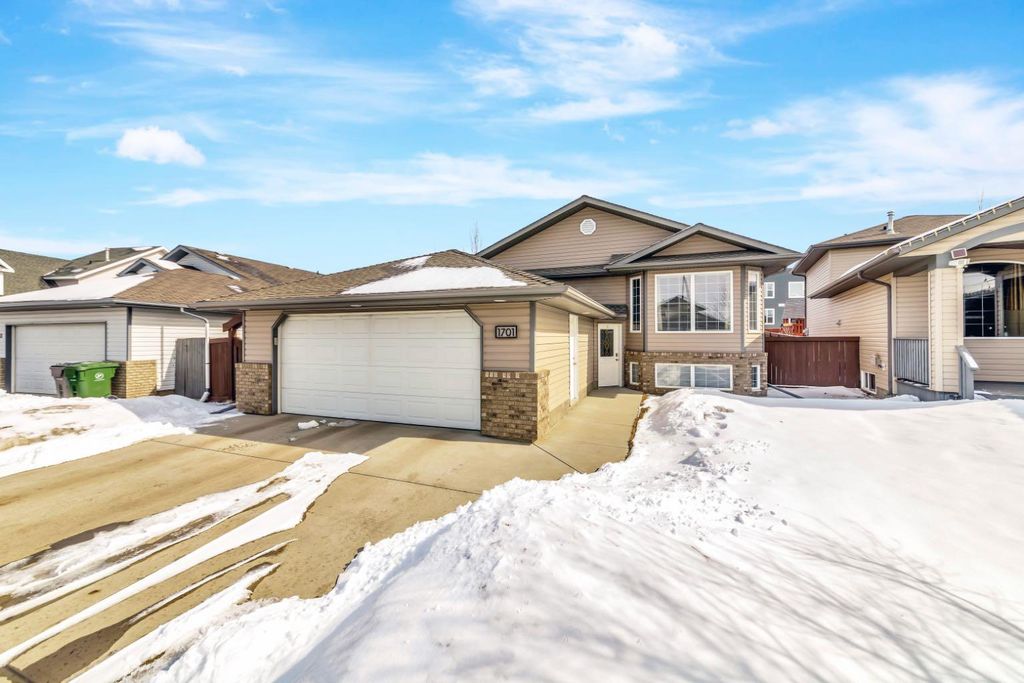 Photo of 1701 52 Avenue, Lloydminster, AB T9V 3K9 (MLS # A2296129)