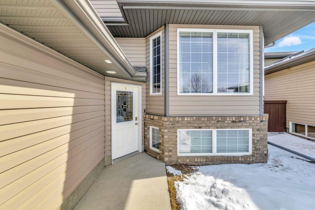 Photo of 1701 52 Avenue, Lloydminster, AB T9V 3K9 (MLS # A2296129)