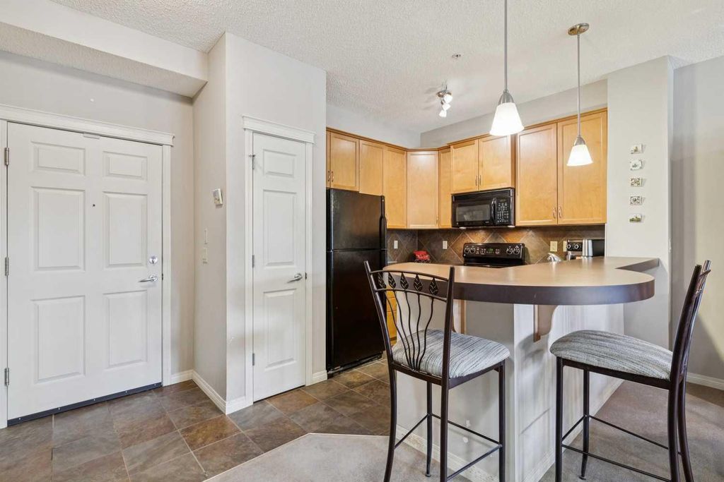 Photo of 37 Prestwick Drive SE #110, Calgary, AB T2Z 4Z2 (MLS # A2292585)