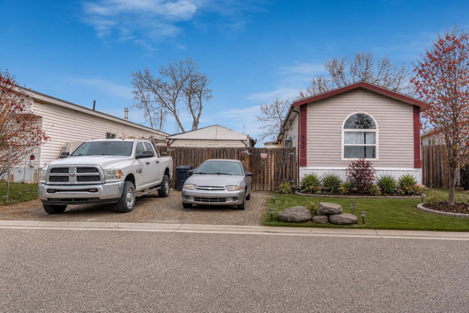 863 Brentwood Crescent