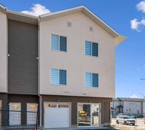 95 Saddlecrest Circle NE 102 Calgary AB T3J 0Z2