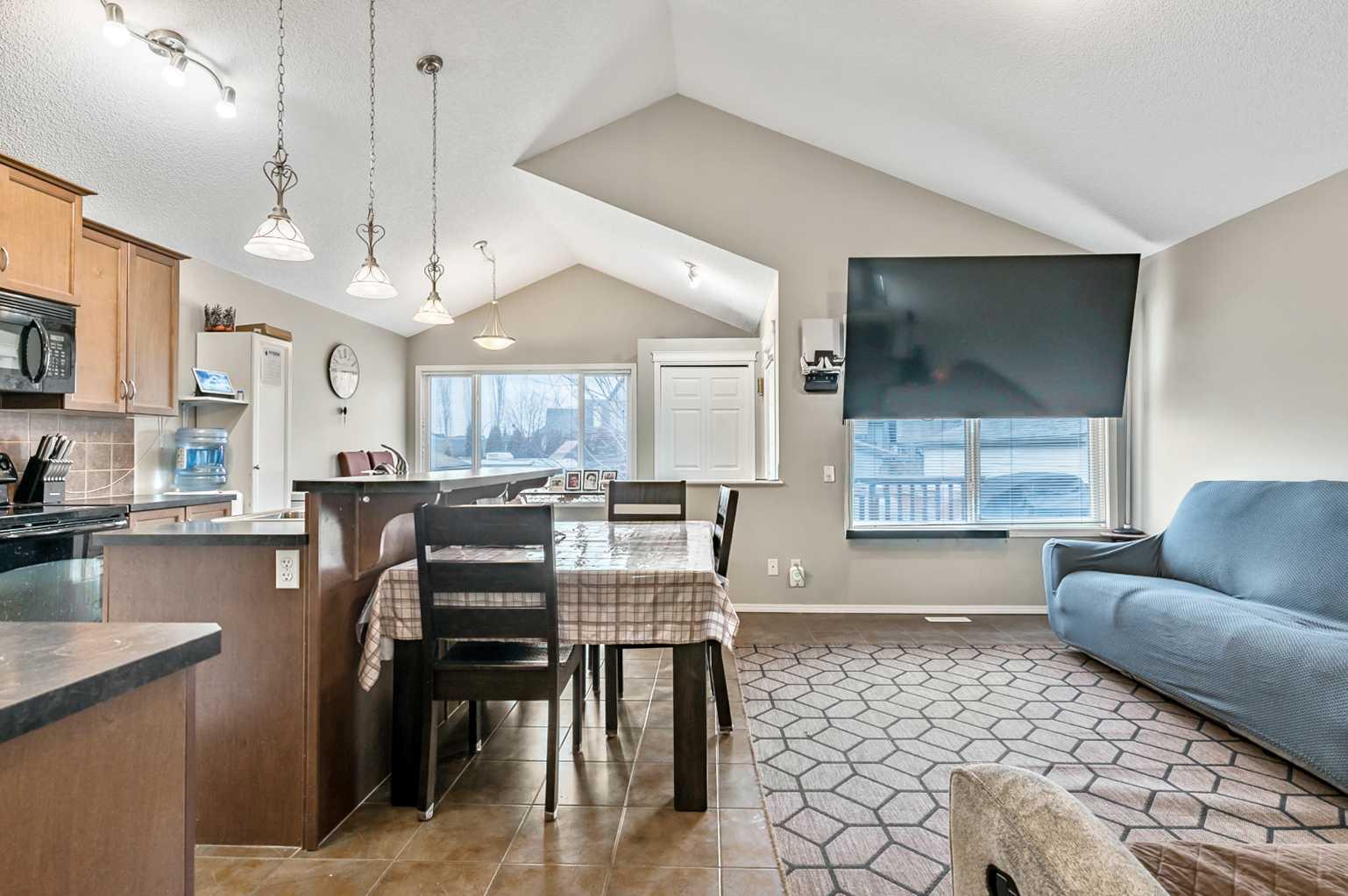 18 Copperstone Link SE