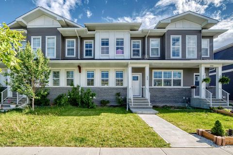 Photo of 456 West Lakeview Drive, Chestermere, AB T1X 2A4 (MLS # A2322743)