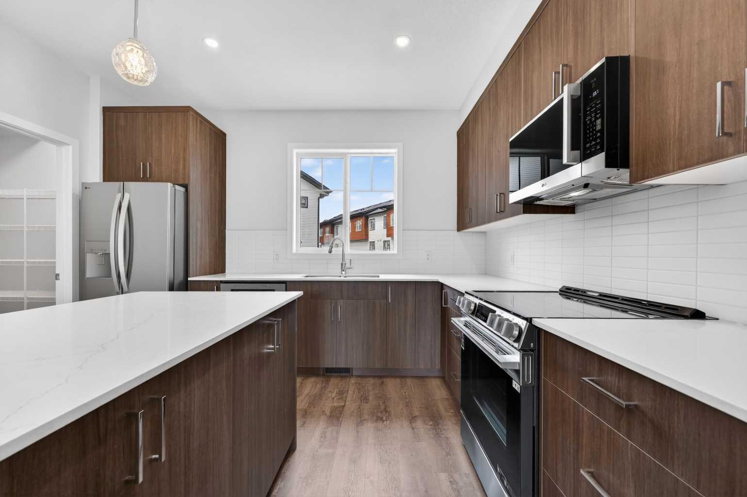 8 Hotchkiss Parade SE