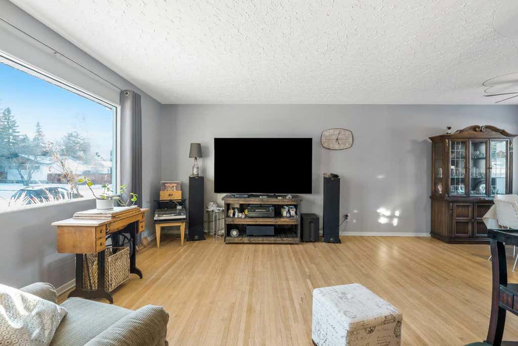 Photo of 126 Springwood Drive SW, Calgary, AB T2W 0K5 (MLS # A2316658)
