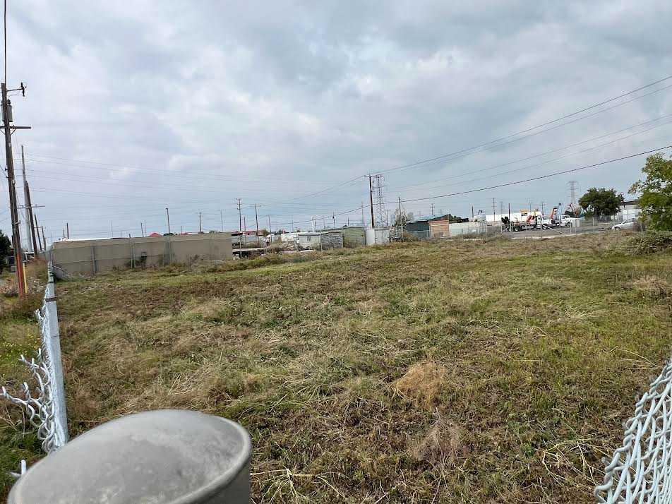 2535-2543 48 Avenue SE