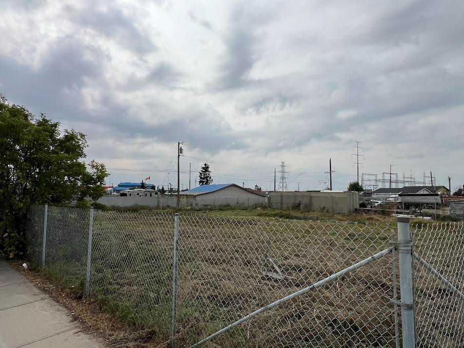 2535-2543 48 Avenue SE