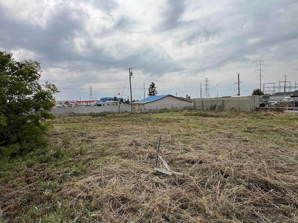 2535-2543 48 Avenue SE