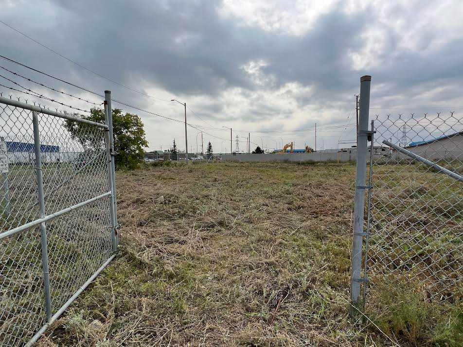 2535-2543 48 Avenue SE