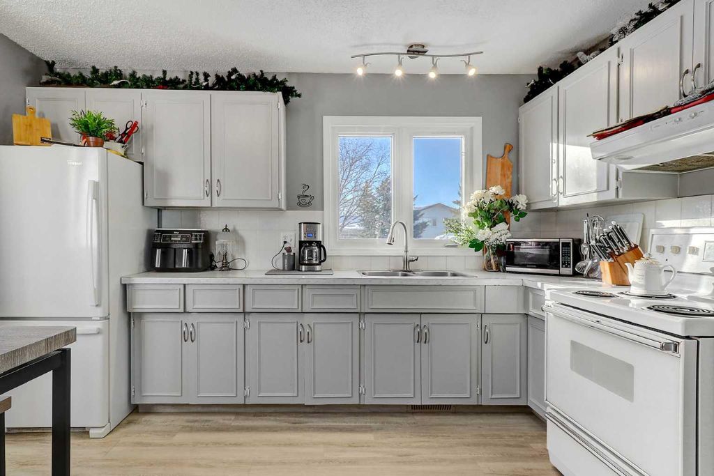 Photo of 9425 120 Avenue, Grande Prairie, AB T8V 4P9 (MLS # A2295791)