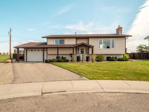 Photo of 6109 57 Street, Taber, AB T1G 1K1 (MLS # A2329323)
