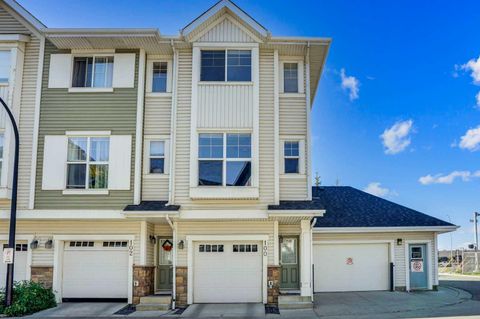 Photo of 100 New Brighton Point SE, Calgary, AB T2Z 1B8 (MLS # A2259929) Photo of 100 New Brighton Point SE, Calgary, AB T2Z 1B8 (MLS # A2259929)