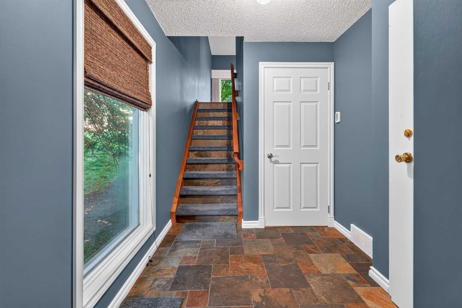 135 Point Drive NW
