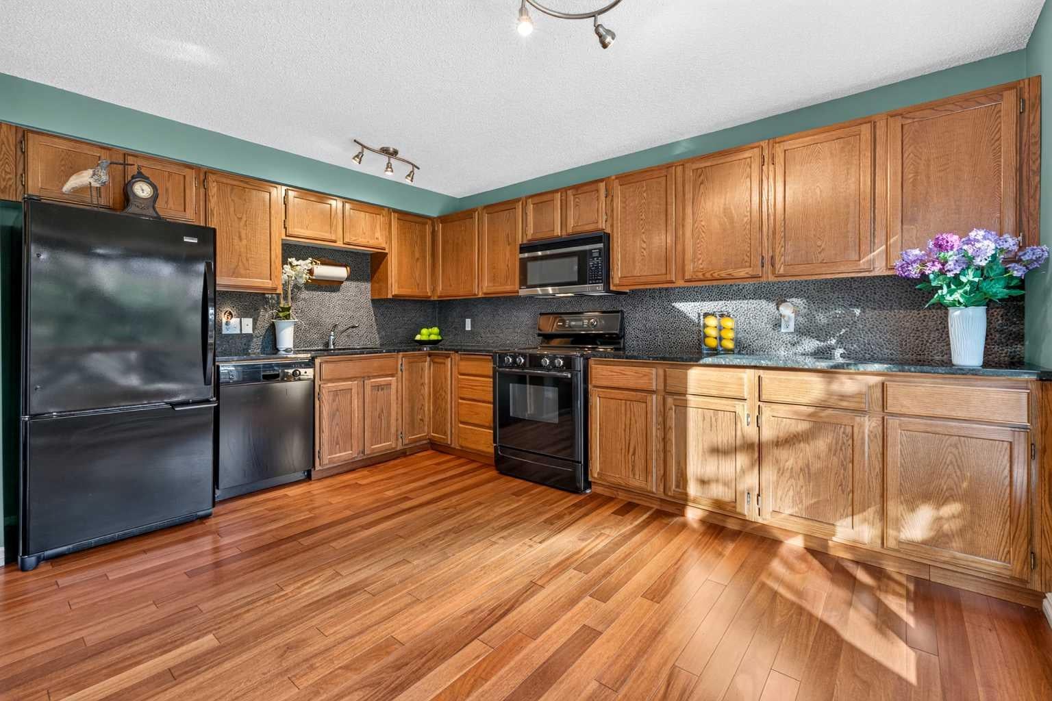 135 Point Drive NW