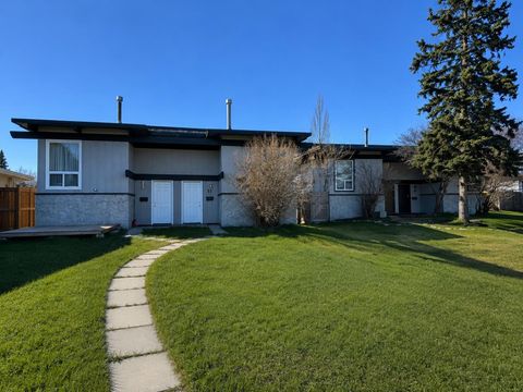 Photo of 92 Queen Isabella Close SE, Calgary, AB T2J 3R1 (MLS # A2297621)