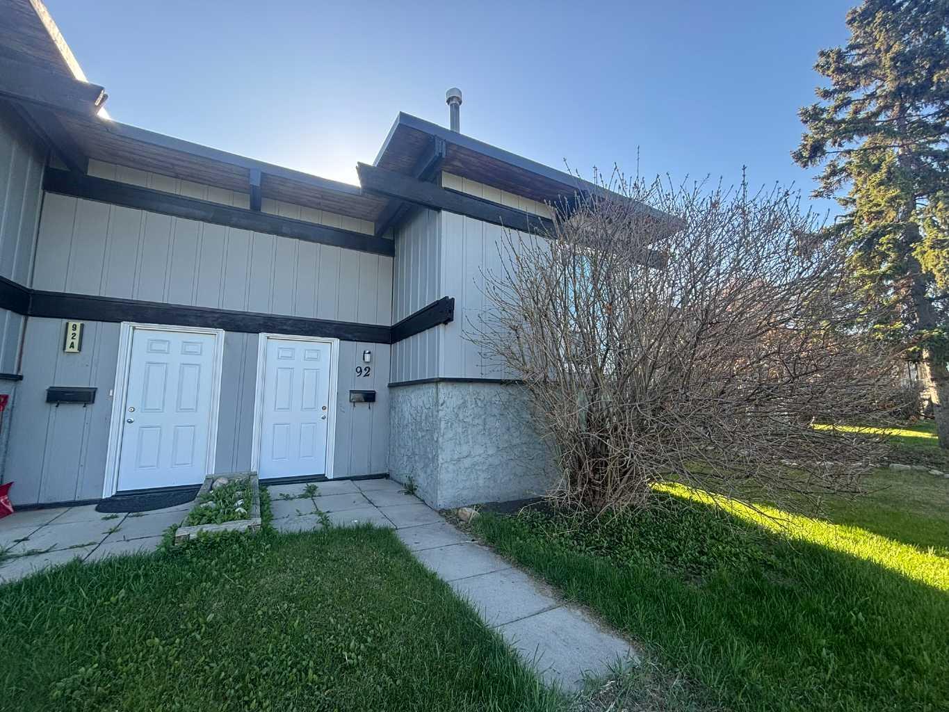 92 Queen Isabella Close SE