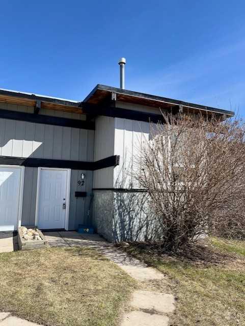 92 Queen Isabella Close SE