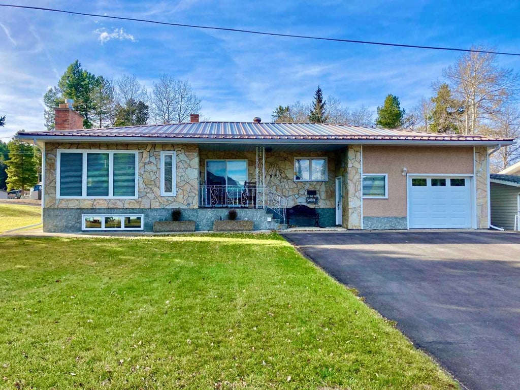 Photo of 1802 119 Street E, Blairmore, AB T0K 0E0 (MLS # A2353027)