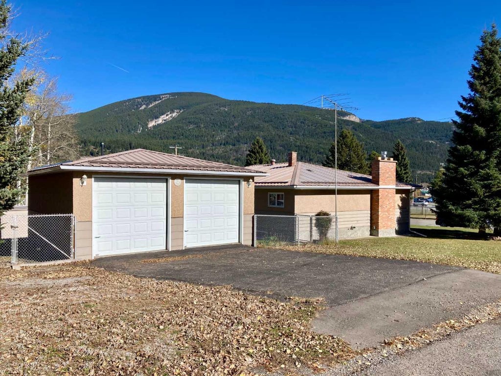 Photo of 1802 119 Street E, Blairmore, AB T0K 0E0 (MLS # A2353027)