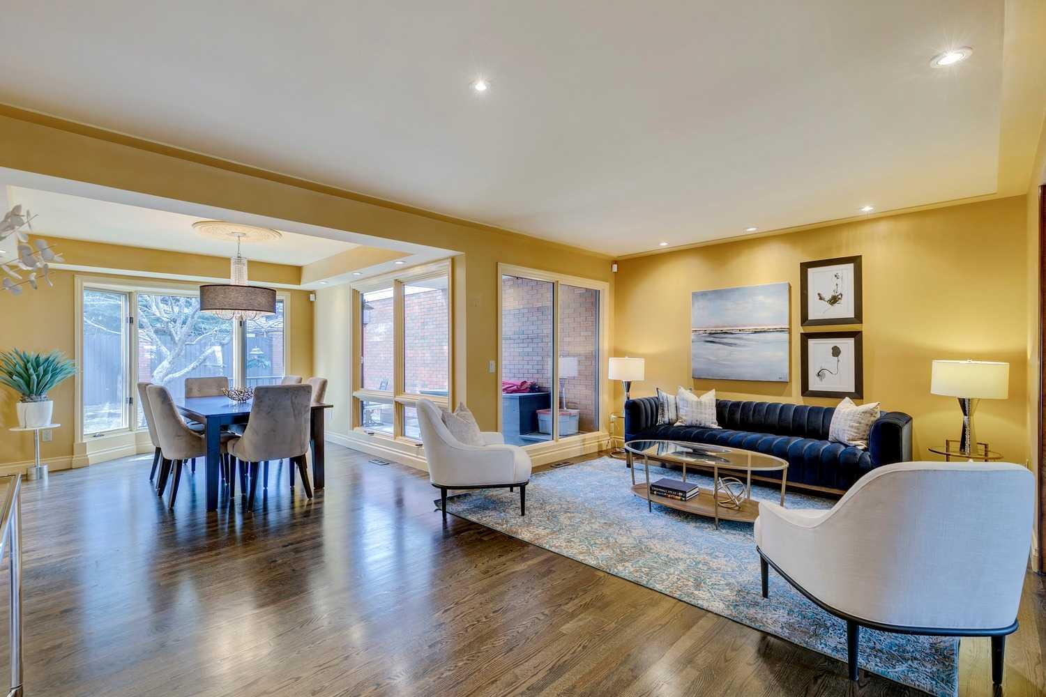 35 Oakmount Court SW 6
