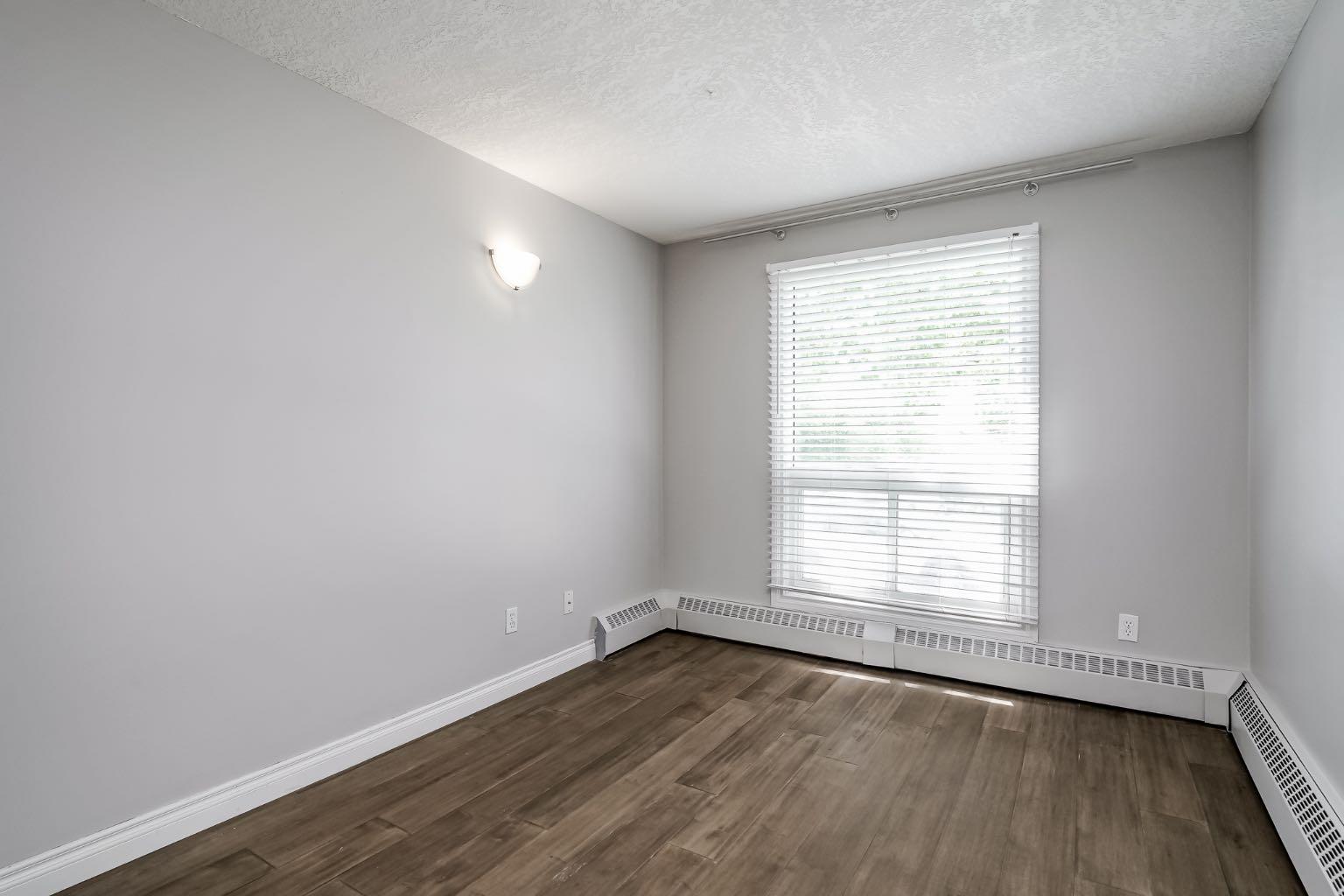60 38a Avenue SW 305