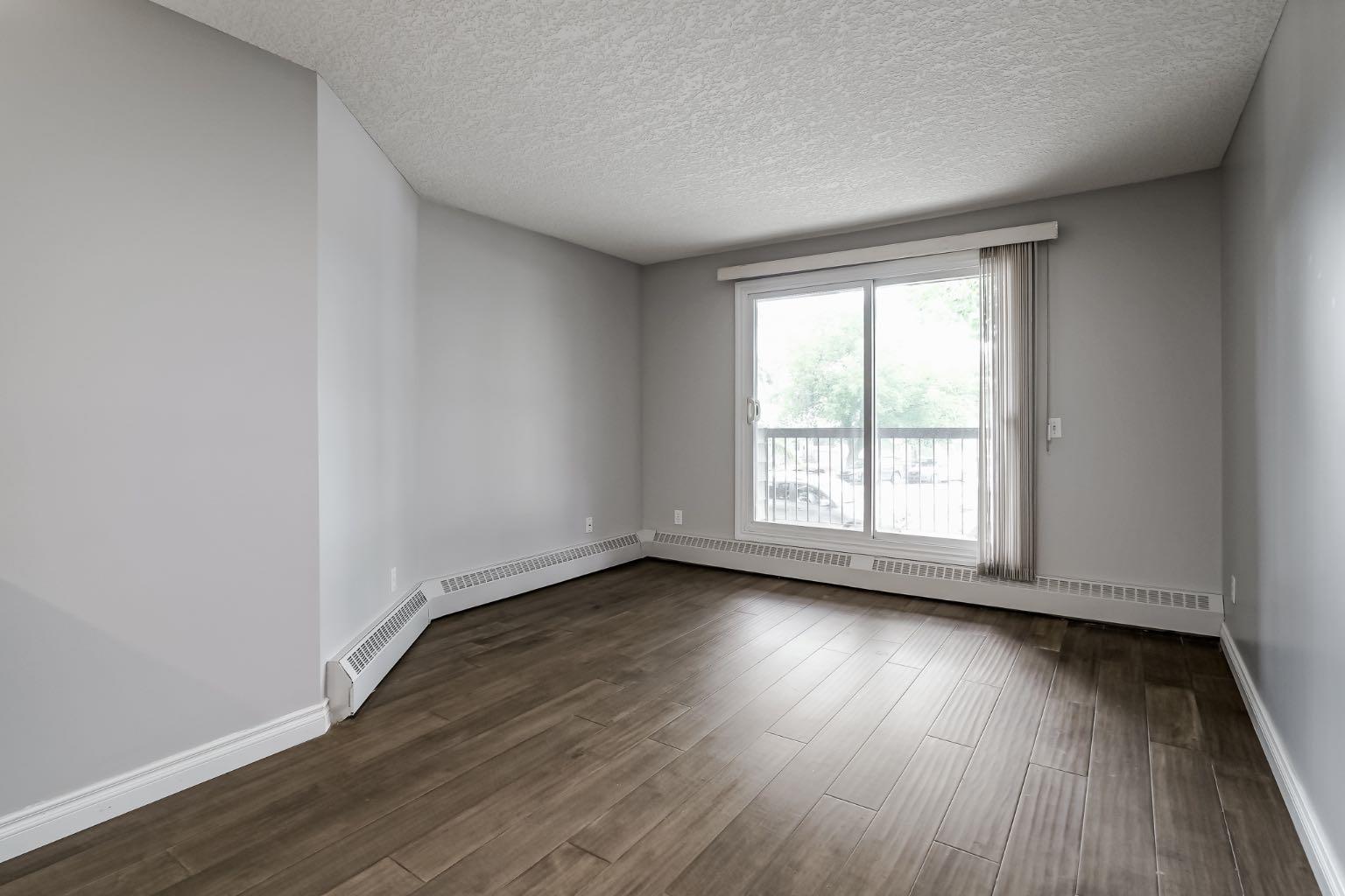 60 38a Avenue SW 305