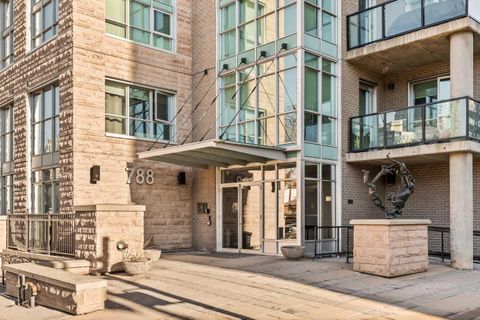 788 12 Avenue SW 503 Calgary AB T2R 0H1