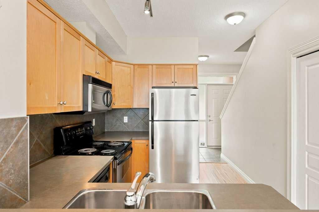 133 Rockyledge View NW 11