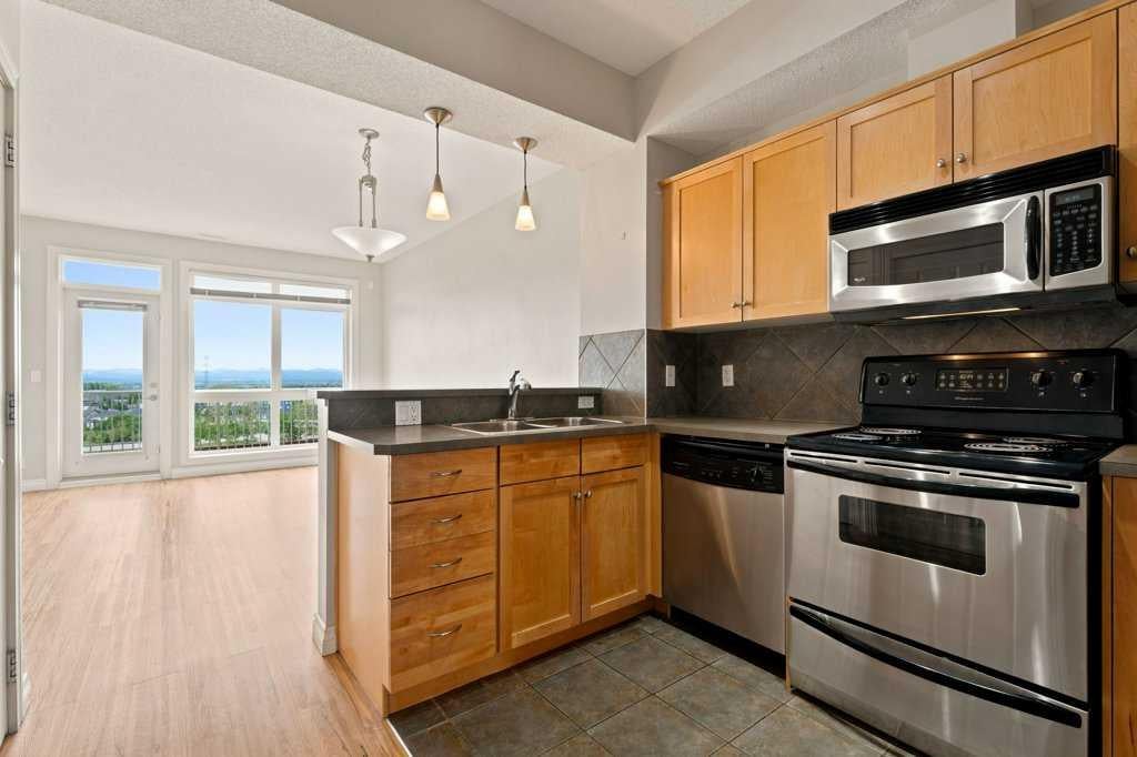 133 Rockyledge View NW 11