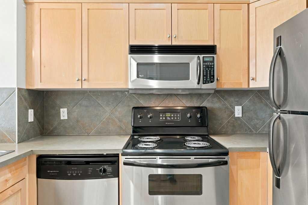 133 Rockyledge View NW 11