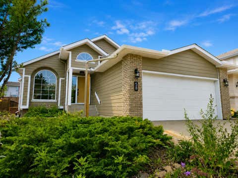 Photo of 58 Edgevalley Close NW, Calgary, AB T3A 5E4 (MLS # A2332126)