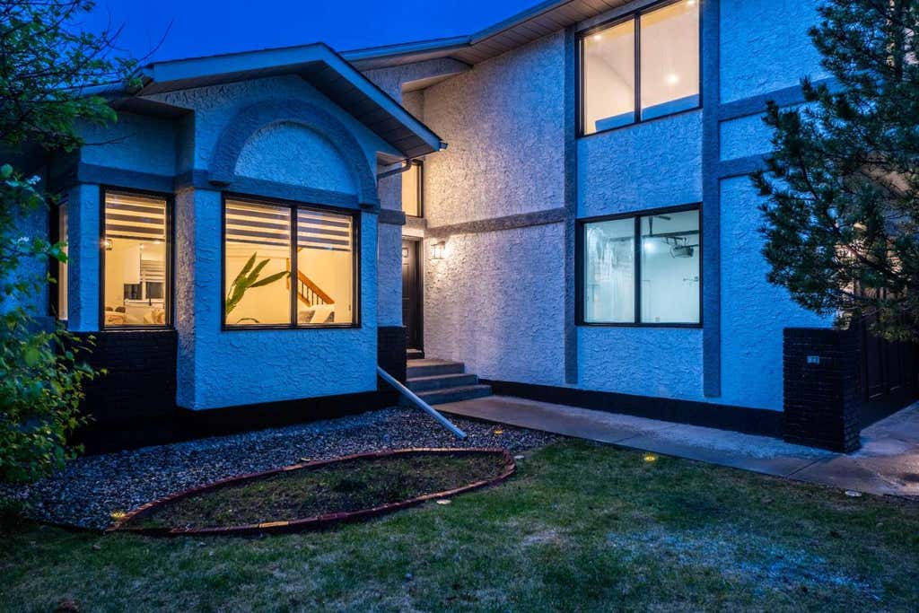 Photo of 8266 Edgebrook Drive, Calgary, AB T3A 4N1 (MLS # A2318862)