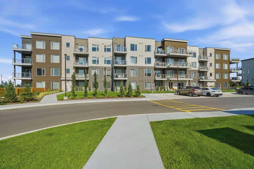 Photo of 700 Shawnee Square SW #109, Calgary, AB T2Y 0T6 (MLS # A2327678)