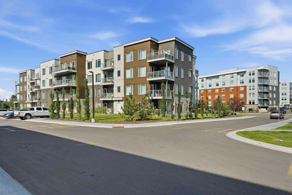 Photo of 700 Shawnee Square SW #109, Calgary, AB T2Y 0T6 (MLS # A2327678)