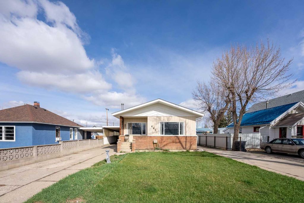 Photo of 446 Crescent Avenue, Picture Butte, AB T0K 1V0 (MLS # A2303792)