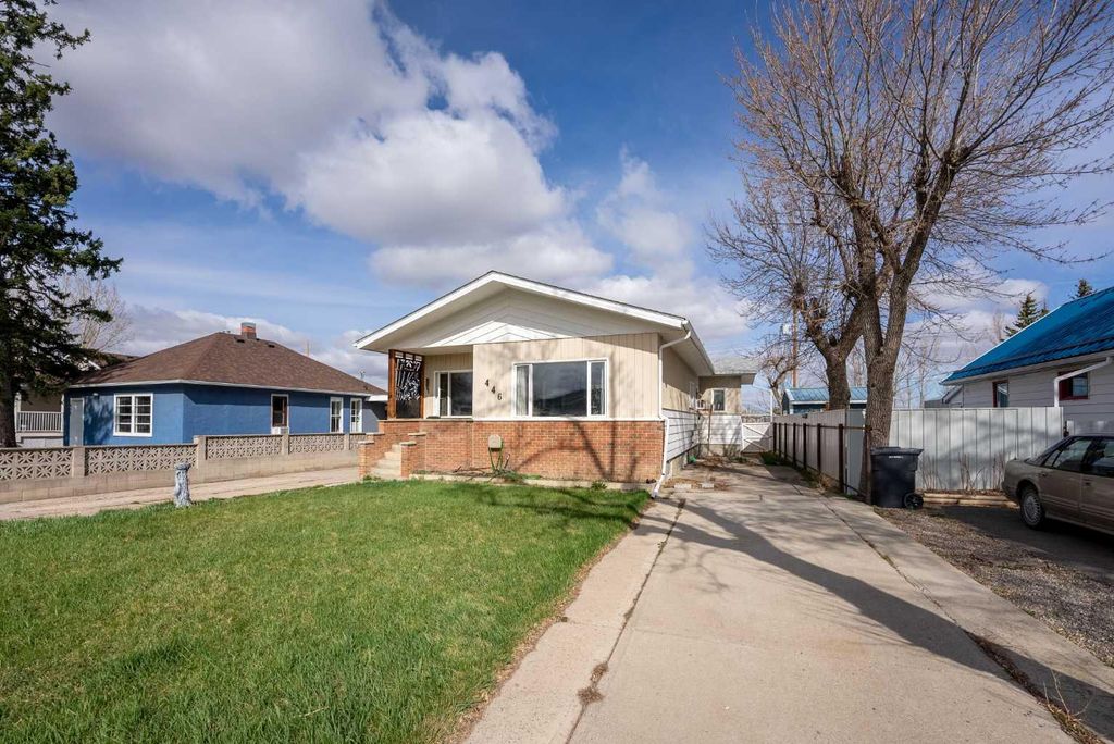 Photo of 446 Crescent Avenue, Picture Butte, AB T0K 1V0 (MLS # A2303792)
