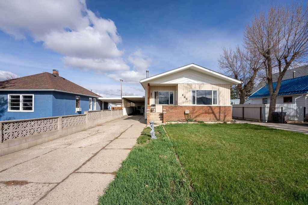 Photo of 446 Crescent Avenue, Picture Butte, AB T0K 1V0 (MLS # A2303792)