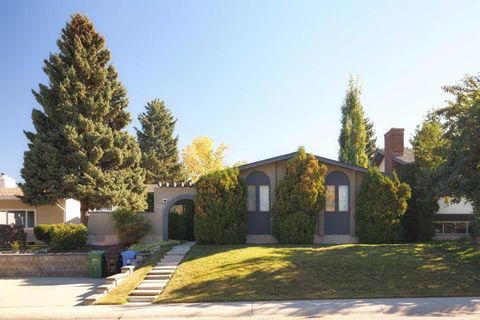Photo of 3035 Cedar Ridge Drive SW, Calgary, AB T2W 2B3 (MLS # A2299566)