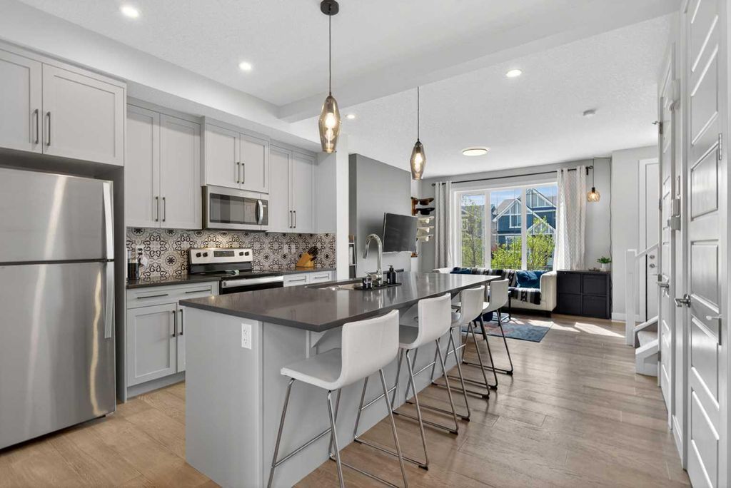 Photo of 394 Sundown Road, Cochrane, AB T4C 2A6 (MLS # A2324562)