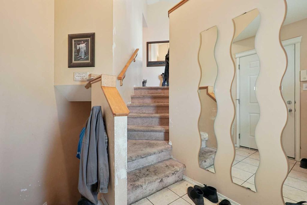 Photo of 84 Aberdeen Road W, Lethbridge, AB T1J 4Z2 (MLS # A2328778)