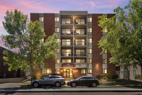 Photo of 523 15 Avenue SW #201, Calgary, AB T2R 0R3 (MLS # A2318153)
