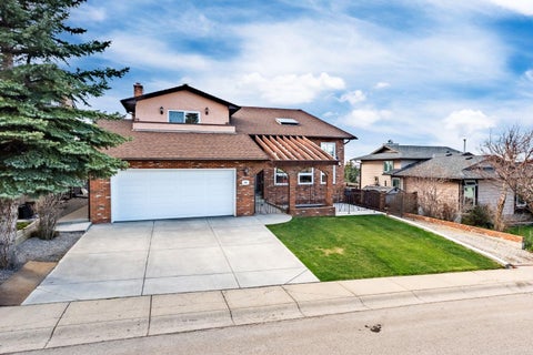 Photo of 76 Beaconsfield Way NW, Calgary, AB T3K 1X1 (MLS # A2346663)