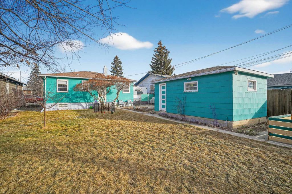 Photo of 1411 20 Avenue NW, Calgary, AB T2M 1G6 (MLS # A2298584)