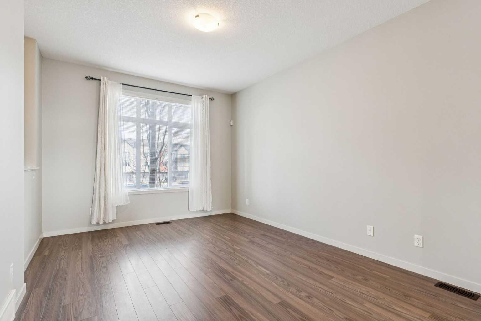 105 Copperpond Row SE