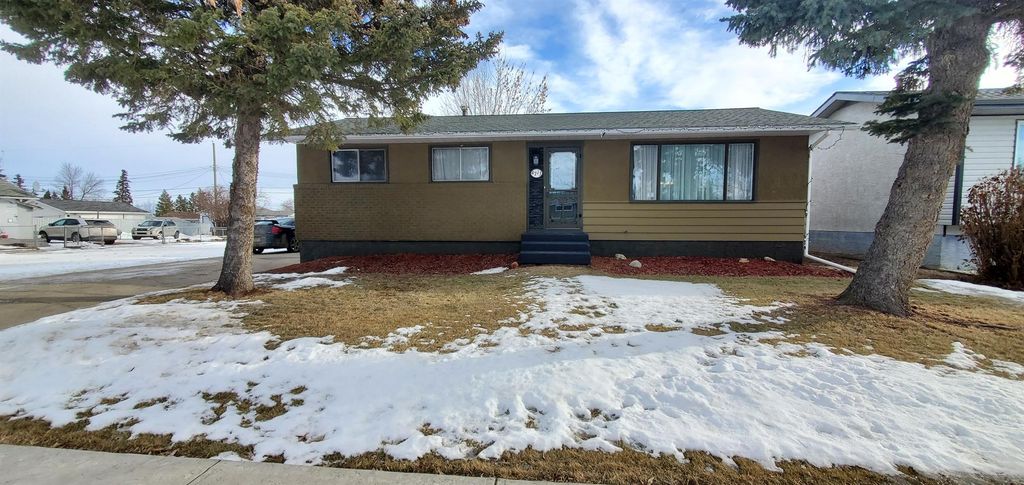 Photo of 4713 48 Street, Mayerthorpe, AB T0E 1N0 (MLS # A2295195)
