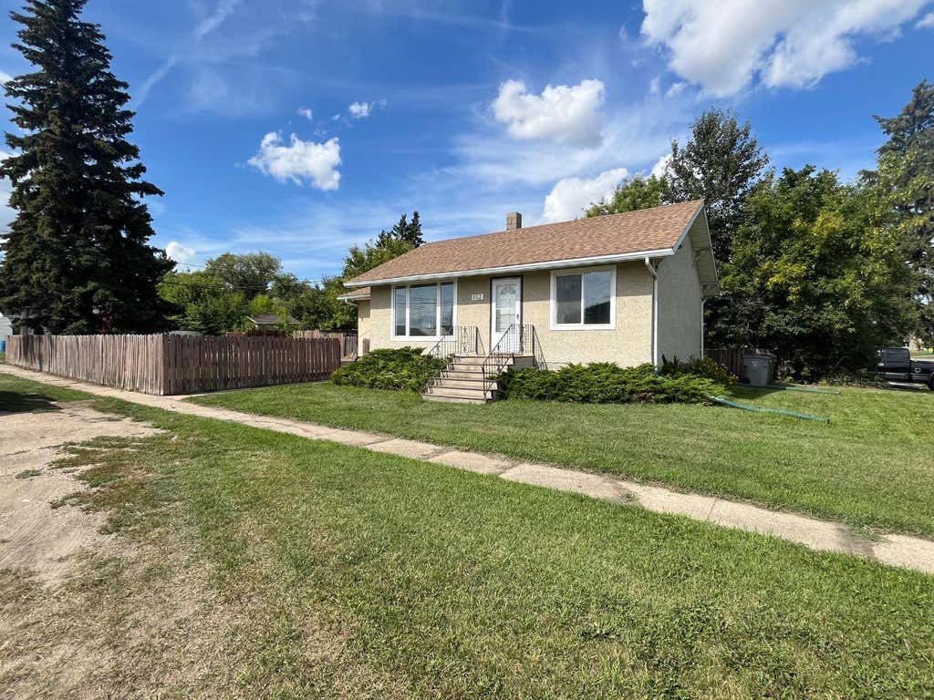 Photo of 102 3 Street E, Lashburn, SK S0M 1H0 (MLS # A2338778)