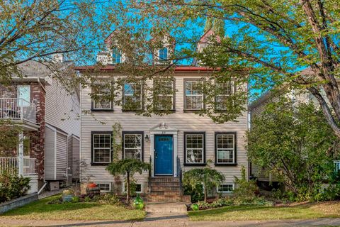 19 Inverness Boulevard SE Calgary AB T2Z 2W7