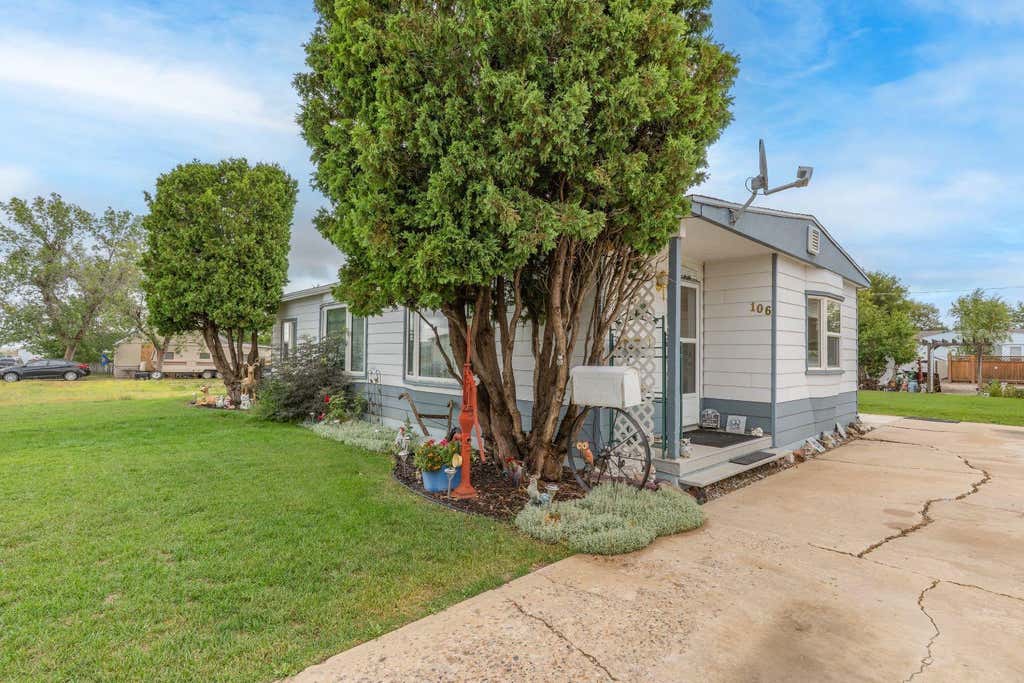 Photo of 106 2 Street NE, Redcliff, AB T0J 2P2 (MLS # A2338461)